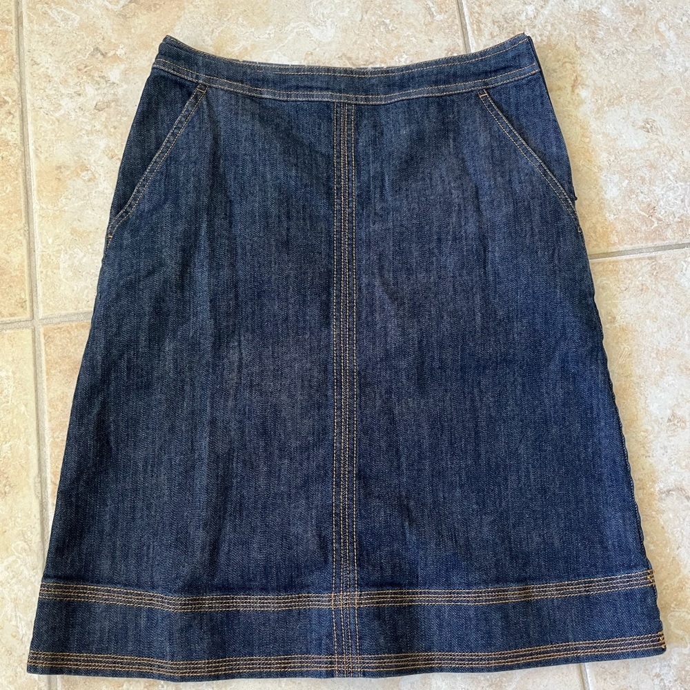 Dark wash A-line denim skirt Boden US 4/UK 8, Pockets, detail stitching